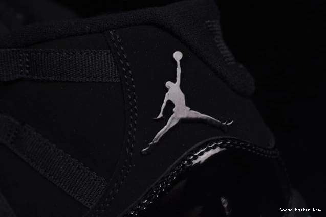 11 378037-005 Jordan Cap Gown Air and black 0719